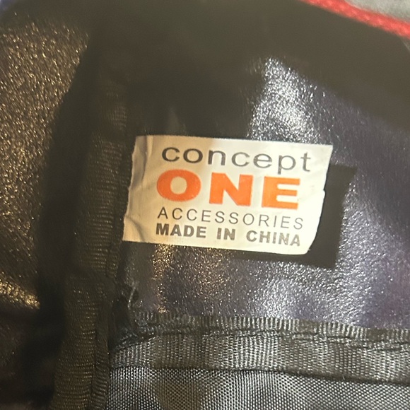 Copperstone Collection- Boston Red Sox Sports Bag - Picture 8 of 9